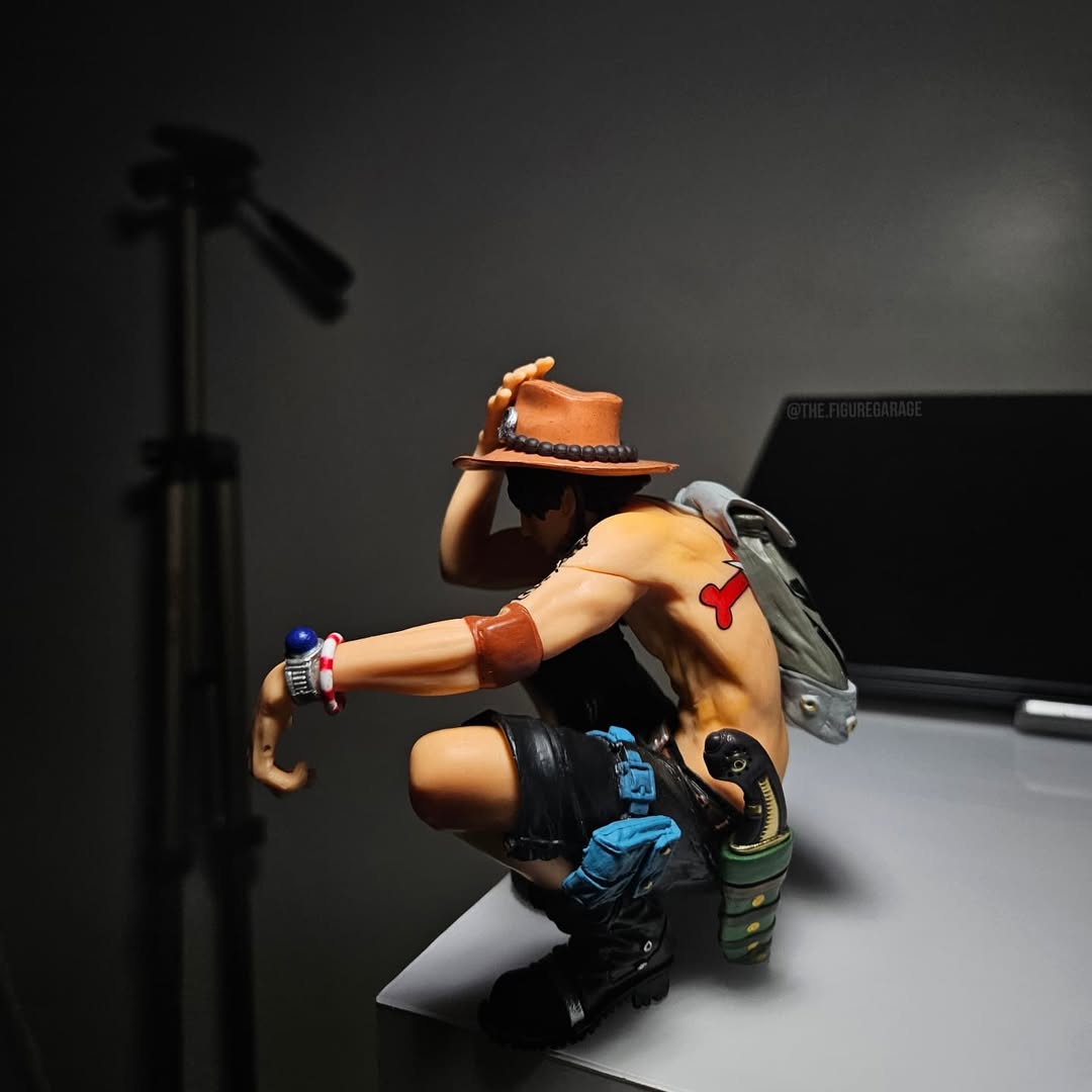 Fire Fist ACE - Premium Desk Buddy (12cm)