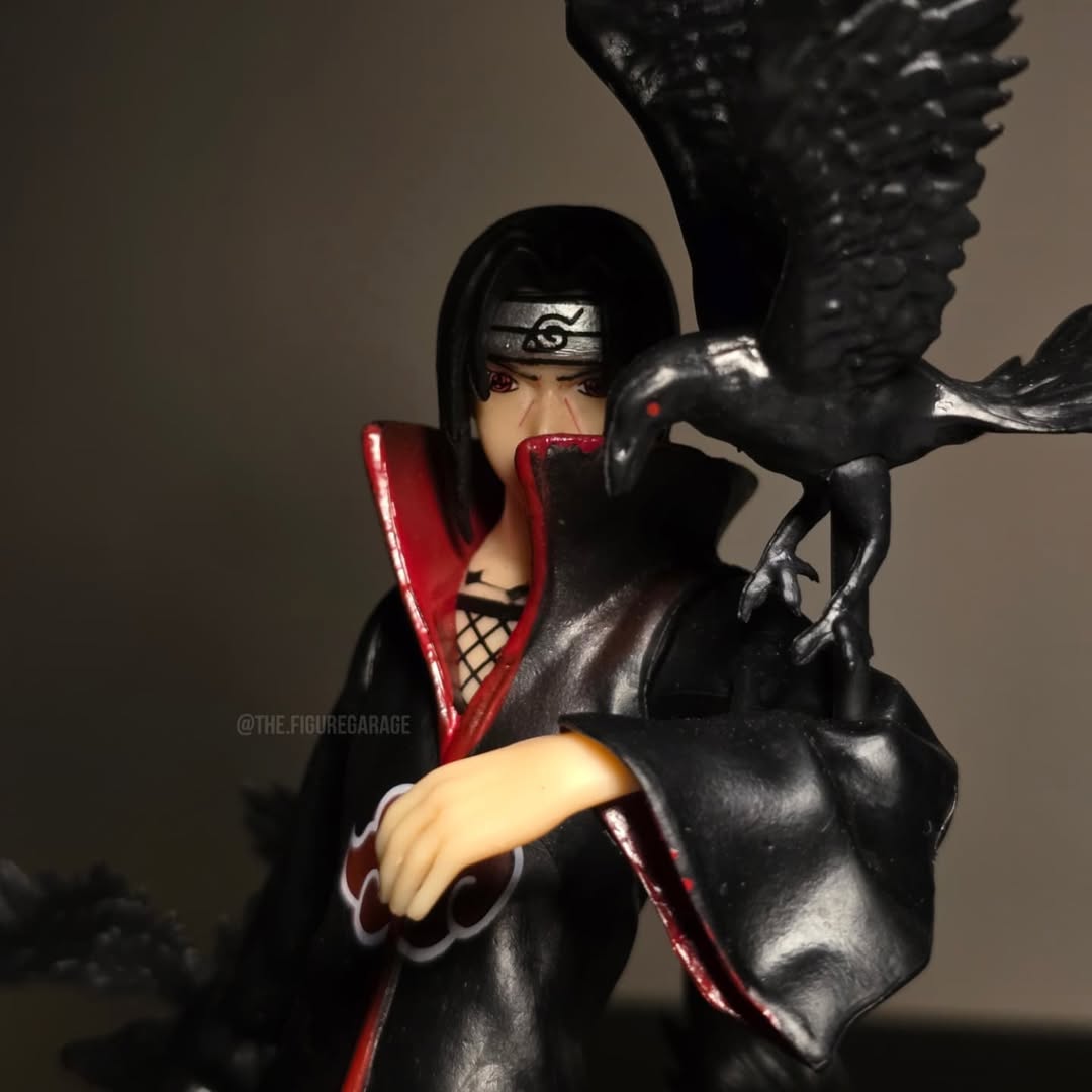 Itachi Uchiha standing with crows - Switchable Face (28cm)