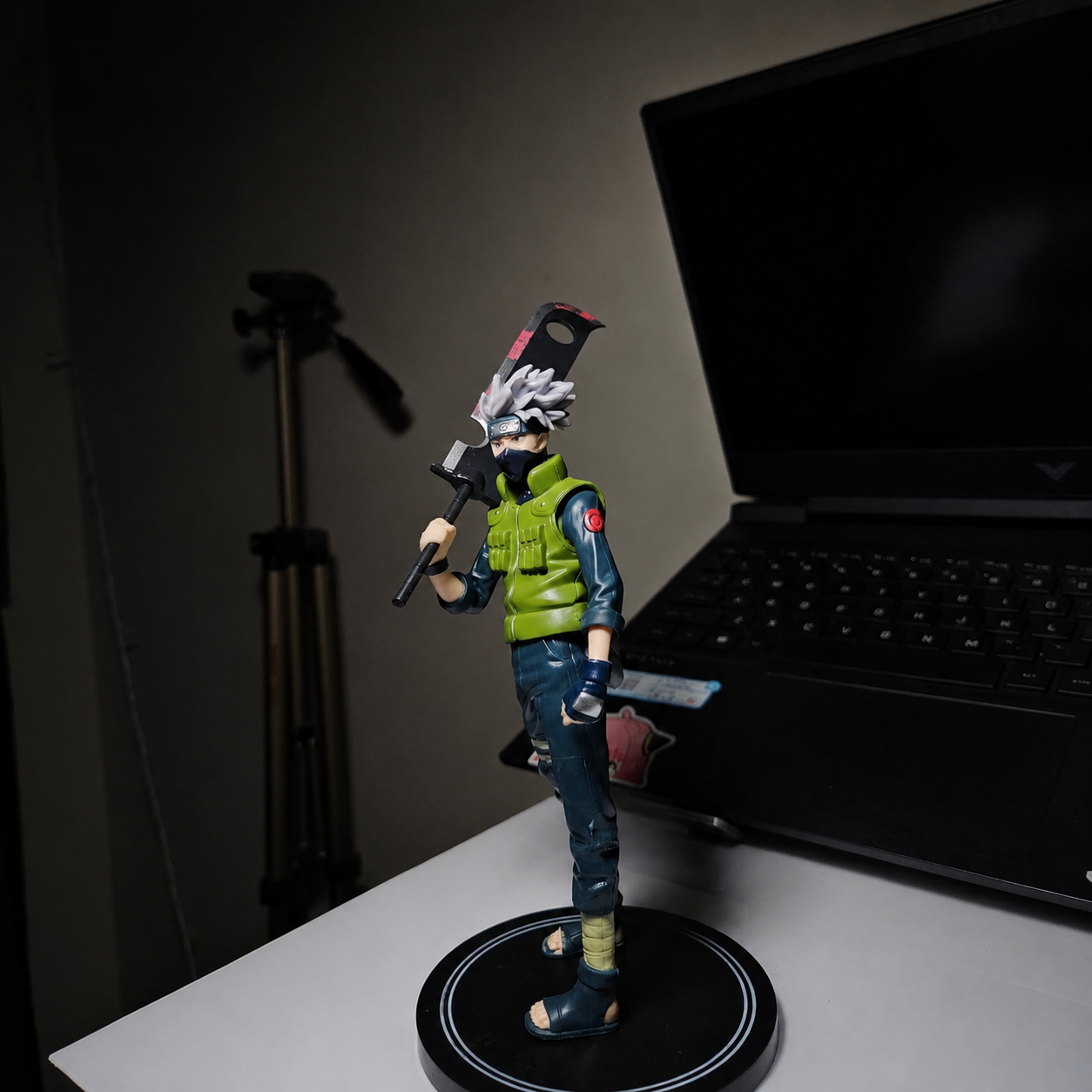 Kakashi Hatake Holding Zabuza's sword Action Figure (18cm)