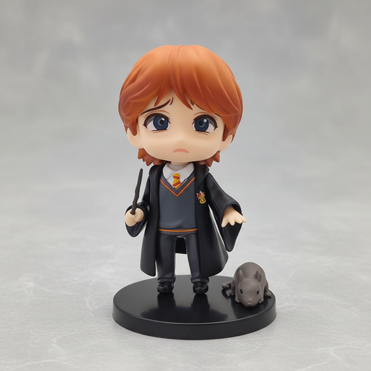 Ron Weasley with his Rat Desk Buddy (9cm) - Harry Potter