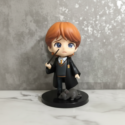 Ron Weasley with his Rat Desk Buddy (9cm) - Harry Potter